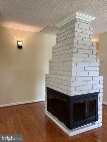 52 CHAUCER DR, Newark, DE 19713