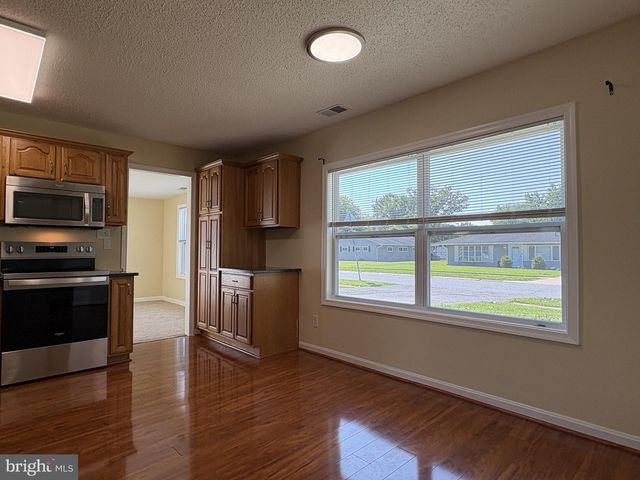 52 CHAUCER DR, Newark, DE 19713