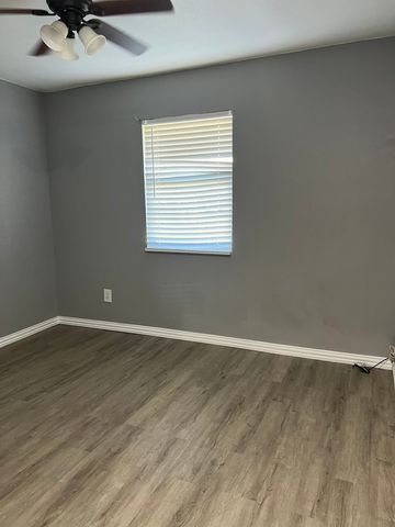 2419 N Prairie Creek Road, Dallas, TX 75227