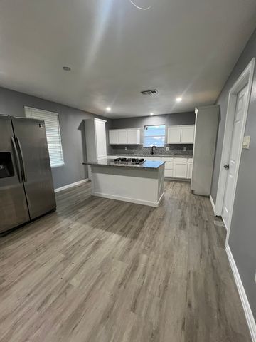 2419 N Prairie Creek Road, Dallas, TX 75227