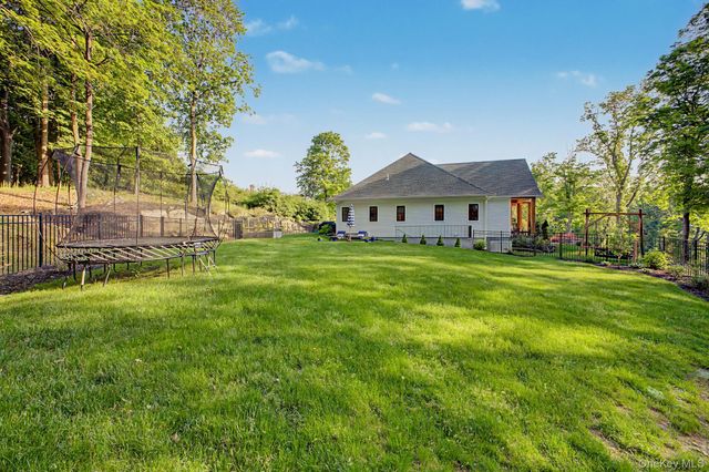 40 Hamilton Drive, Chappaqua, NY 10514