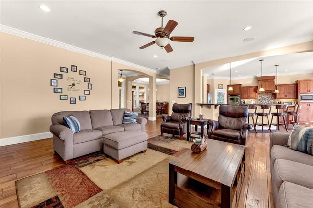 16280 Canto de las Lupine Dr, Redding, CA 96001