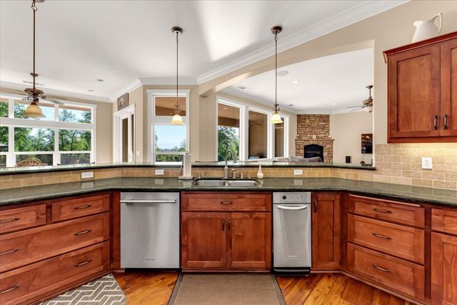 16280 Canto de las Lupine Dr, Redding, CA 96001