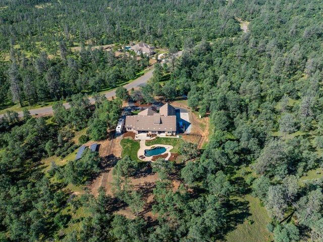 16280 Canto de las Lupine Dr, Redding, CA 96001