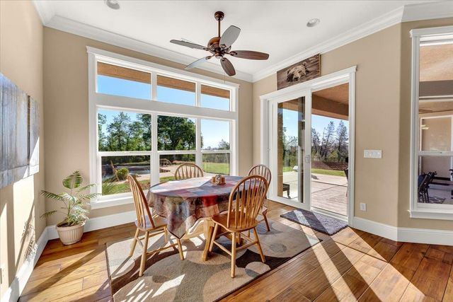 16280 Canto de las Lupine Dr, Redding, CA 96001