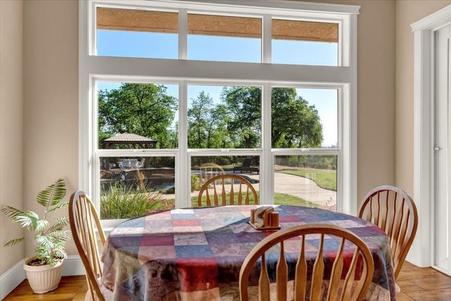 16280 Canto de las Lupine Dr, Redding, CA 96001