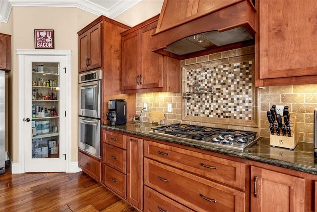 16280 Canto de las Lupine Dr, Redding, CA 96001