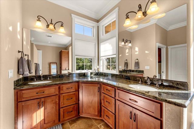 16280 Canto de las Lupine Dr, Redding, CA 96001