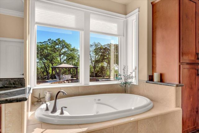 16280 Canto de las Lupine Dr, Redding, CA 96001