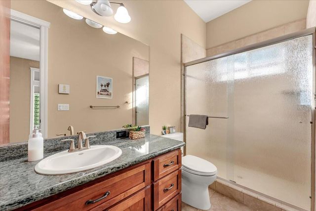 16280 Canto de las Lupine Dr, Redding, CA 96001