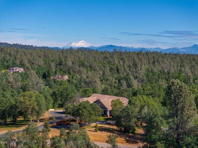 16280 Canto de las Lupine Dr, Redding, CA 96001