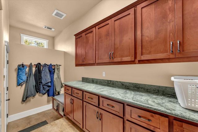 16280 Canto de las Lupine Dr, Redding, CA 96001