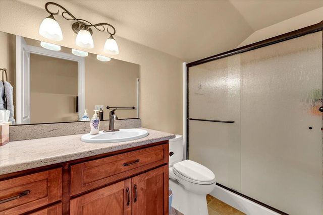 16280 Canto de las Lupine Dr, Redding, CA 96001