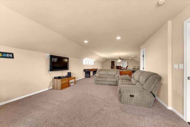 16280 Canto de las Lupine Dr, Redding, CA 96001