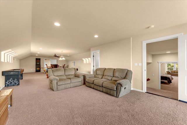 16280 Canto de las Lupine Dr, Redding, CA 96001