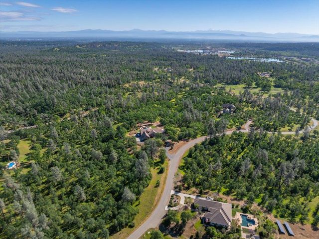 16280 Canto de las Lupine Dr, Redding, CA 96001