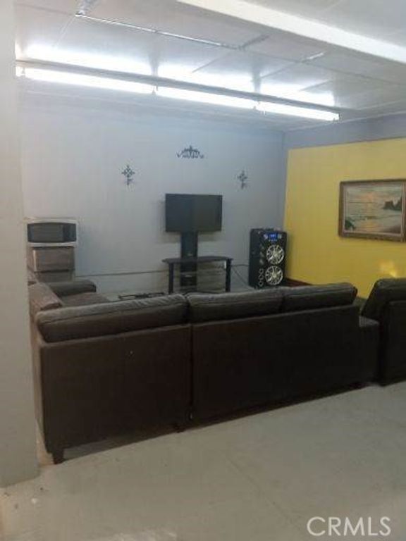 6600 Holmes Avenue, Los Angeles, CA 90001 — photo 2