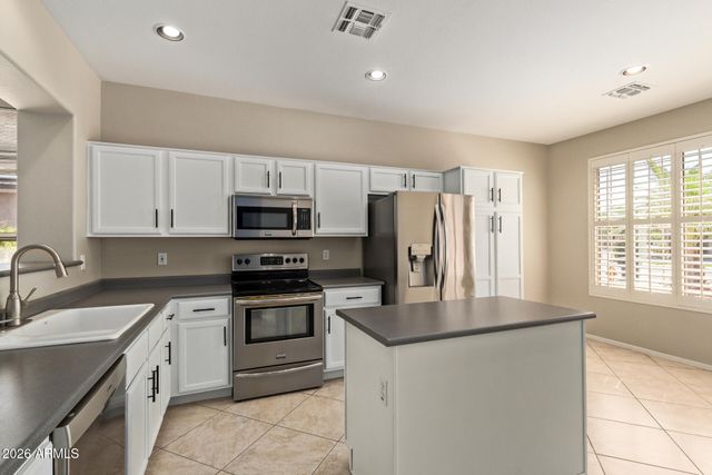 2760 E CARLA VISTA Drive, Chandler, AZ 85225