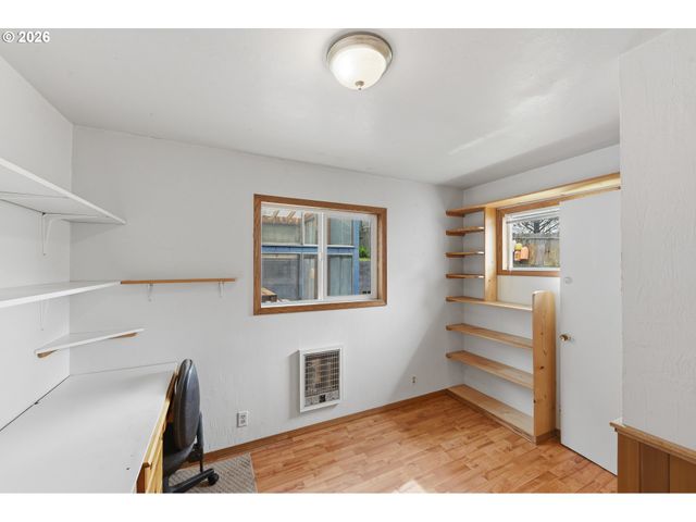 1545 MEADE St, North Bend, OR 97459