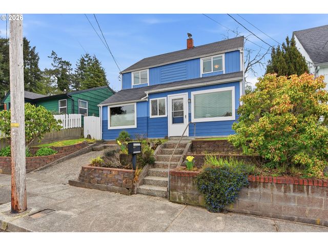 1545 MEADE St, North Bend, OR 97459