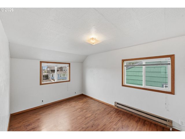 1545 MEADE St, North Bend, OR 97459