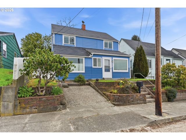 1545 MEADE St, North Bend, OR 97459