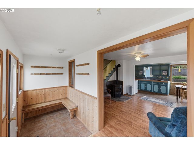 1545 MEADE St, North Bend, OR 97459