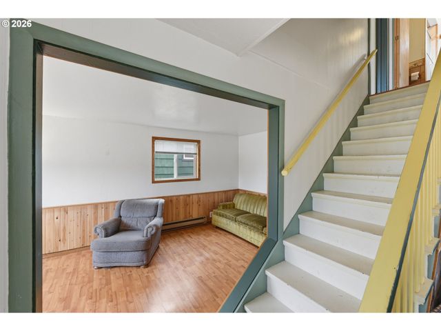 1545 MEADE St, North Bend, OR 97459