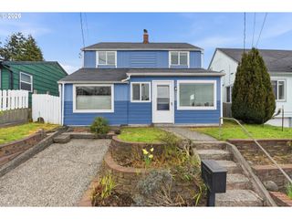 1545 MEADE St, North Bend, OR 97459