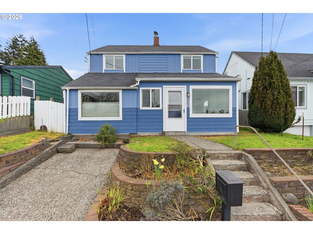 1545 MEADE St, North Bend, OR 97459