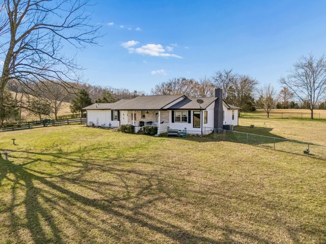 6200 Pinewood Rd, Nunnelly, TN 37137