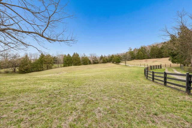 6200 Pinewood Rd, Nunnelly, TN 37137