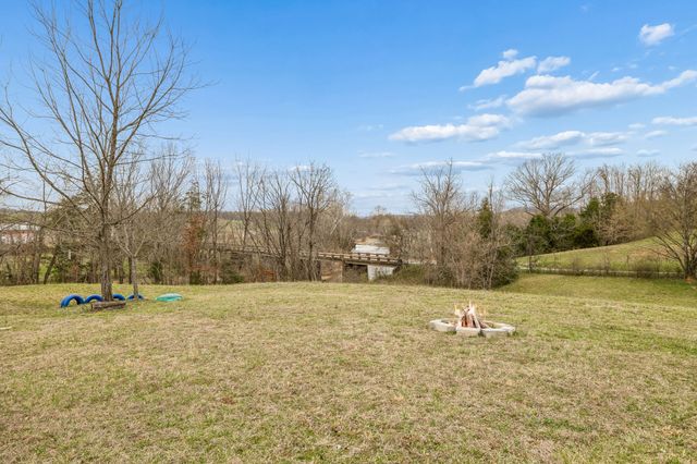 6200 Pinewood Rd, Nunnelly, TN 37137