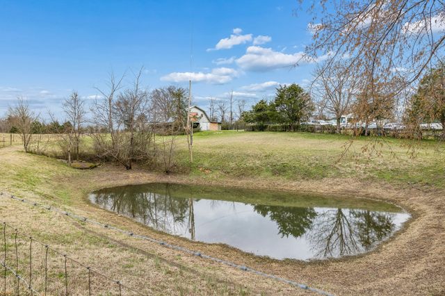 6200 Pinewood Rd, Nunnelly, TN 37137