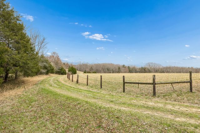 6200 Pinewood Rd, Nunnelly, TN 37137