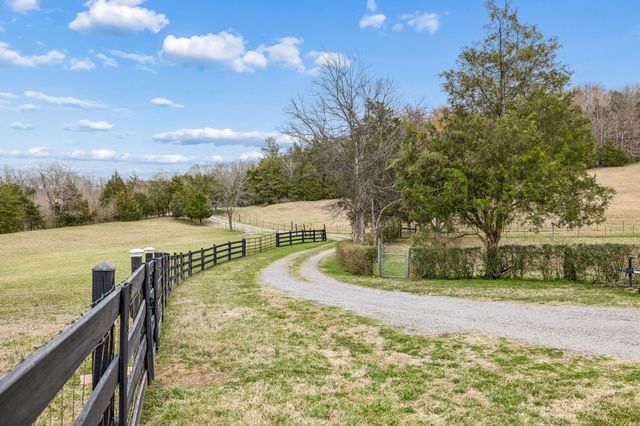 6200 Pinewood Rd, Nunnelly, TN 37137