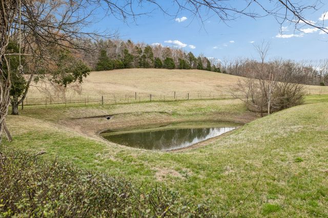 6200 Pinewood Rd, Nunnelly, TN 37137