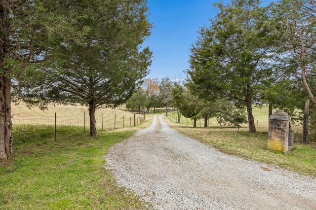 6200 Pinewood Rd, Nunnelly, TN 37137