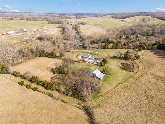 6200 Pinewood Rd, Nunnelly, TN 37137