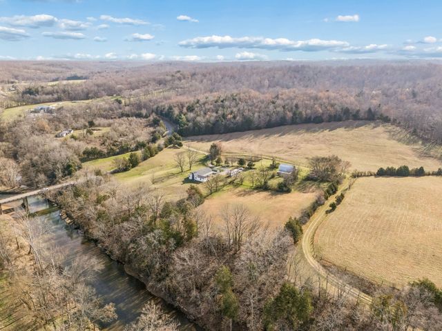 6200 Pinewood Rd, Nunnelly, TN 37137