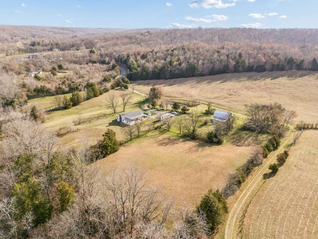 6200 Pinewood Rd, Nunnelly, TN 37137