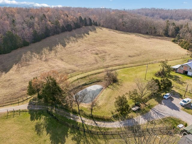 6200 Pinewood Rd, Nunnelly, TN 37137