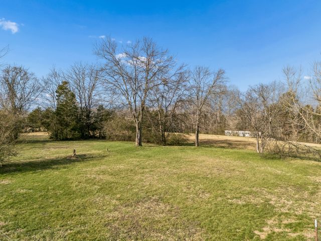 6200 Pinewood Rd, Nunnelly, TN 37137