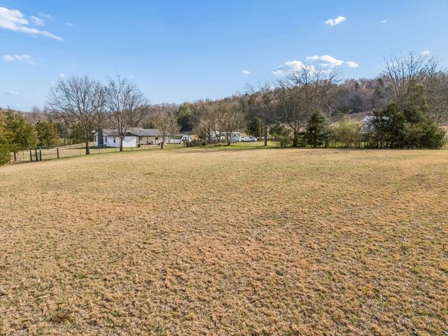6200 Pinewood Rd, Nunnelly, TN 37137