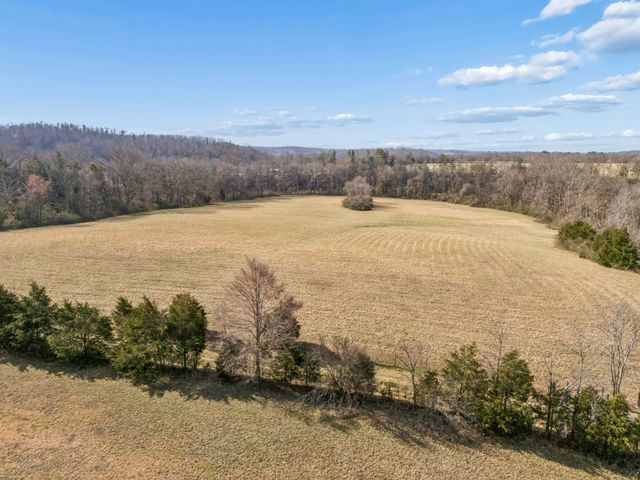 6200 Pinewood Rd, Nunnelly, TN 37137