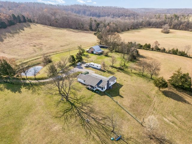 6200 Pinewood Rd, Nunnelly, TN 37137