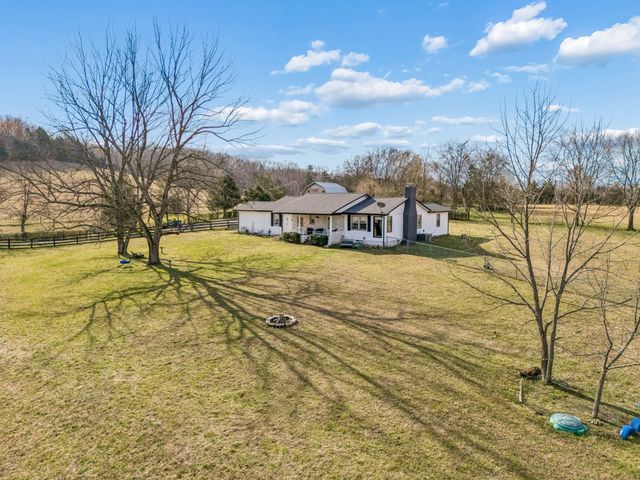 6200 Pinewood Rd, Nunnelly, TN 37137