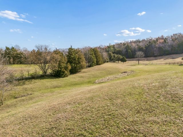 6200 Pinewood Rd, Nunnelly, TN 37137