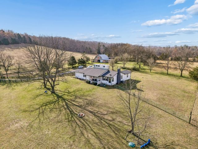6200 Pinewood Rd, Nunnelly, TN 37137