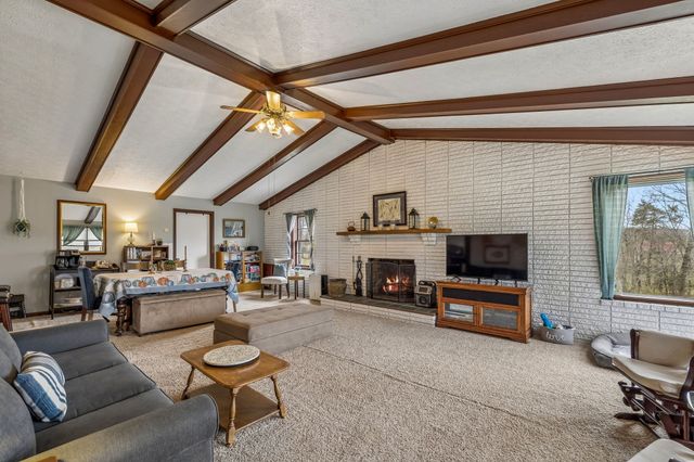 6200 Pinewood Rd, Nunnelly, TN 37137